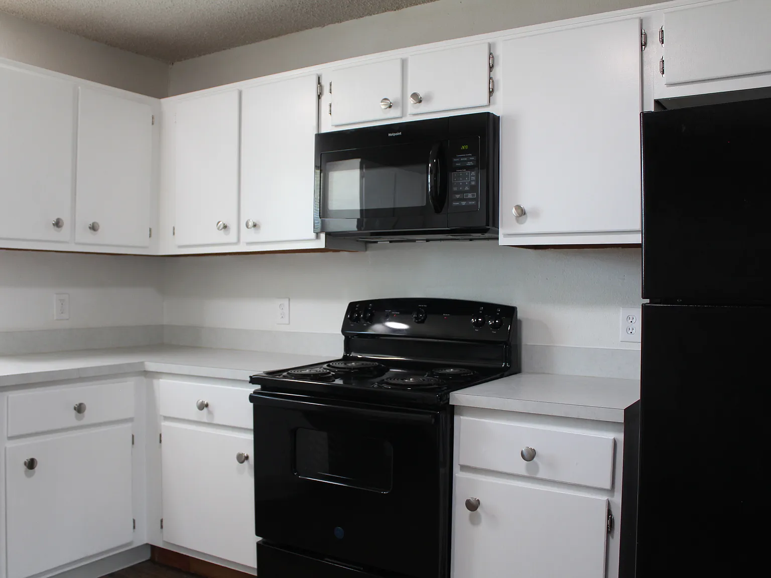2 bed, 874 sqft, $1,025 — Photo 4