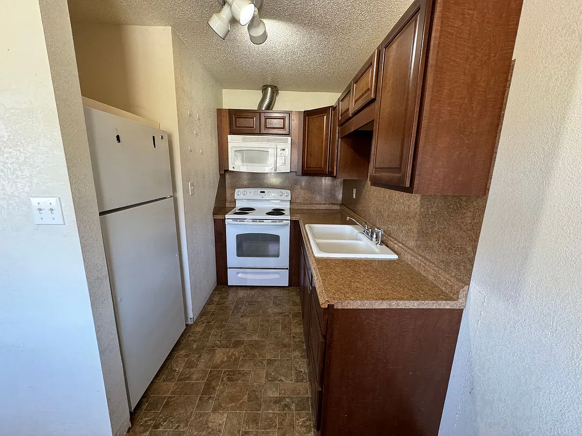 Building Photo - 89 Moser St #8