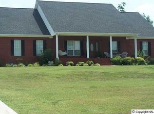 1332 Hickory Ln NE, Arab, AL 35016