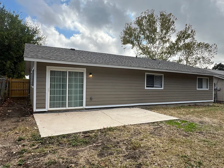2911 Lakebriar St — Photo 20