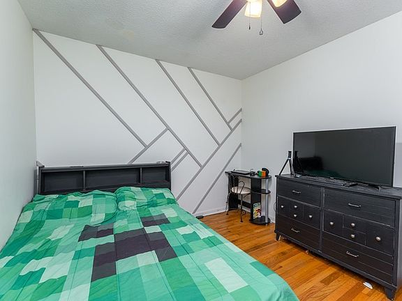 3rd image of 3510 Oaklane Dr