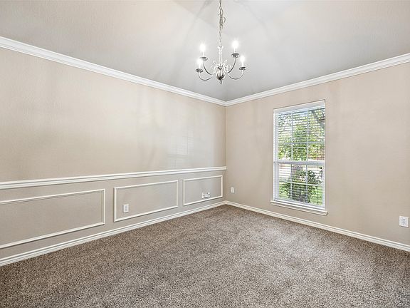 4th image of 1612 Balboa Ln