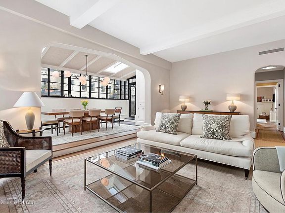 4th image of 40 W 67th St APT 10-A