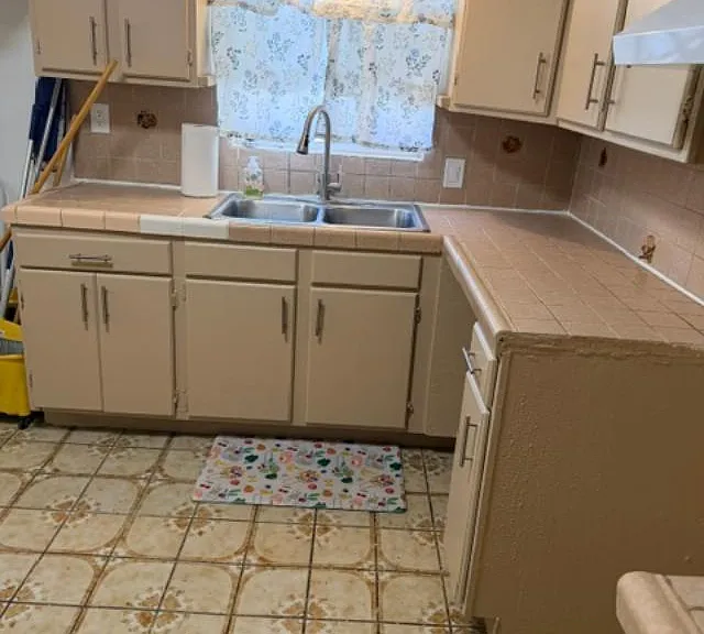 KITCHEN AREA