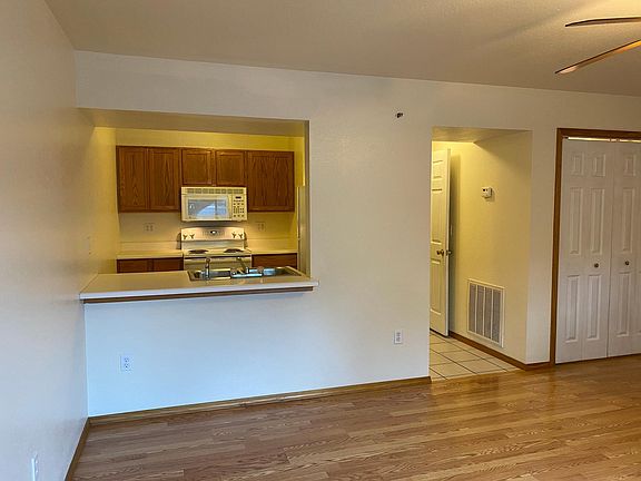 4th image of 2220 N Illinois Ave #H