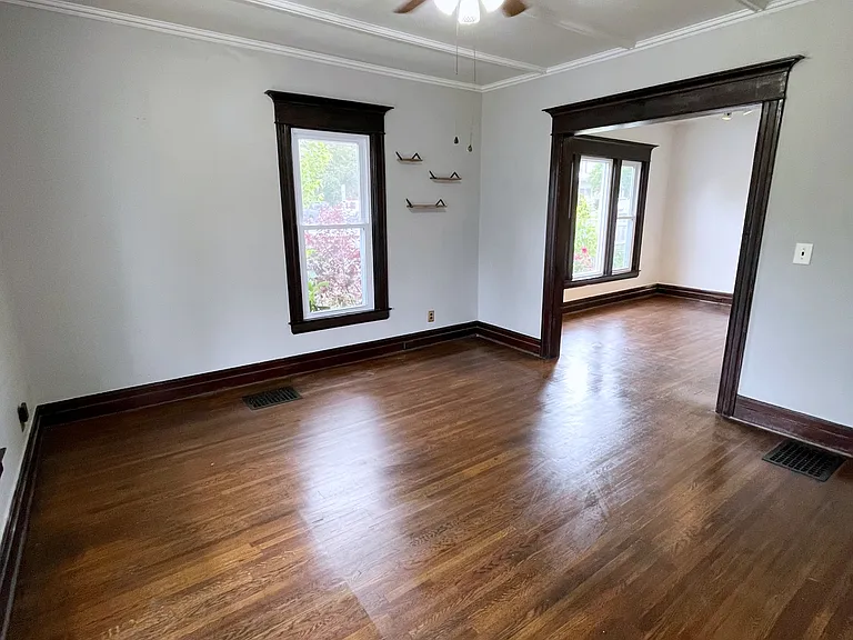 1112 Salina St — Photo 7