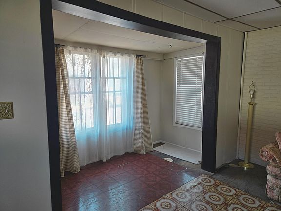 3rd image of 842 Indiana St