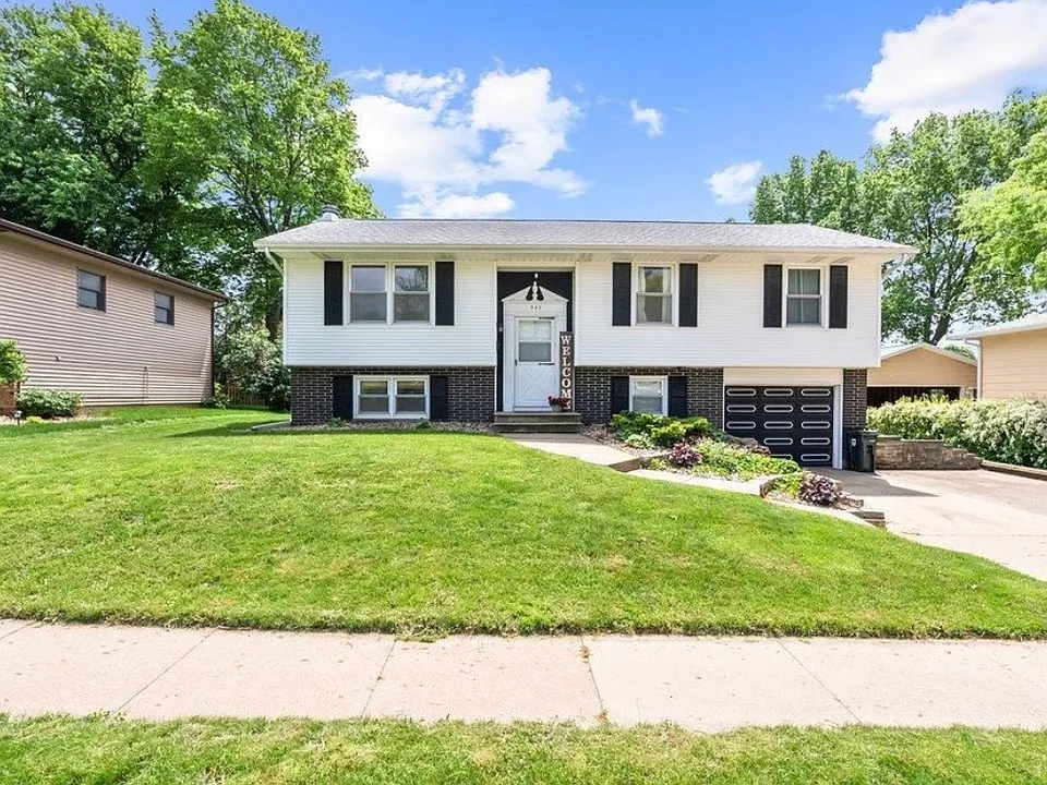 923 E Seerley Blvd
