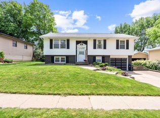 923 E Seerley Blvd, Cedar Falls, IA 50613