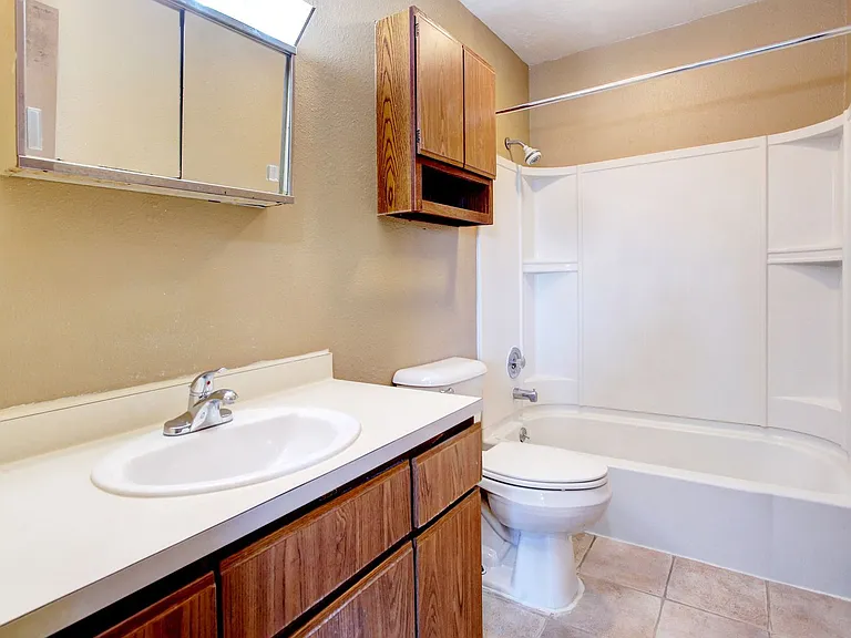 419 Stratford Way #6 — Photo 16