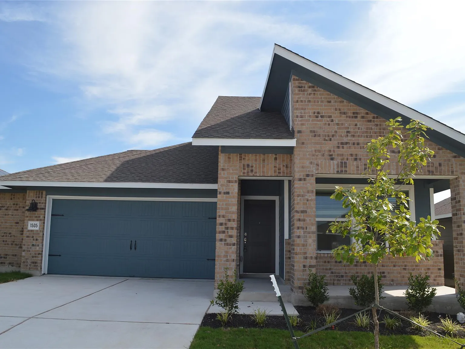 4 bed, 3.0 bath, 1913 sqft, $2,224 — Photo 2