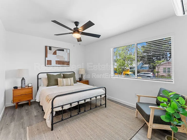 5248 Adams Ave — Photo 10