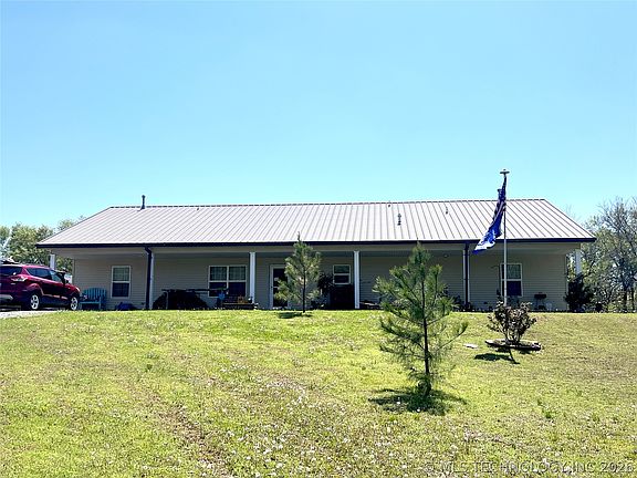 2nd image of 220 Willow Ln