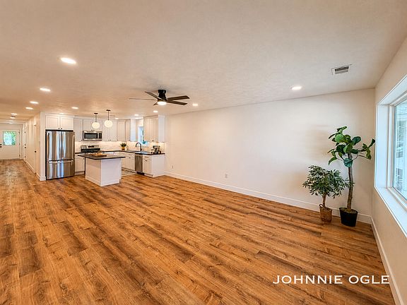3rd image of 190 Evans Ln