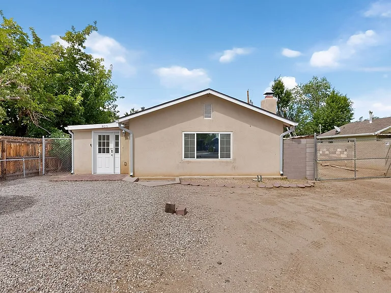823 San Lorenzo Ave NW — Photo 4