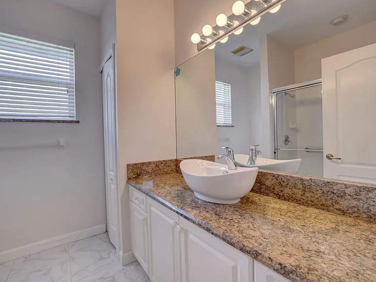 8028 Plantation Lakes Dr — Photo 27