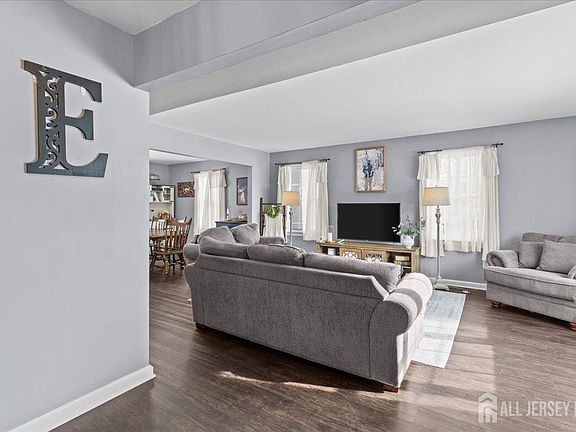 4th image of 401 Port Monmouth Rd