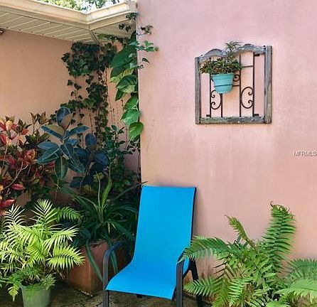4th image of 305 Valencia Ct