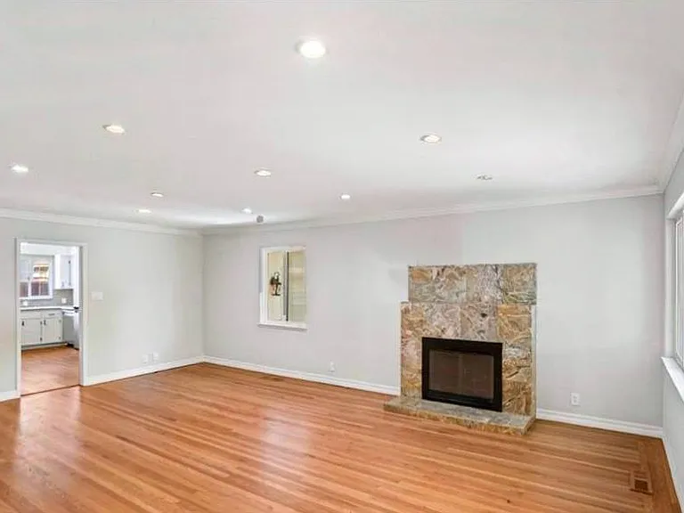 1449 Jeffery Ave — Photo 3