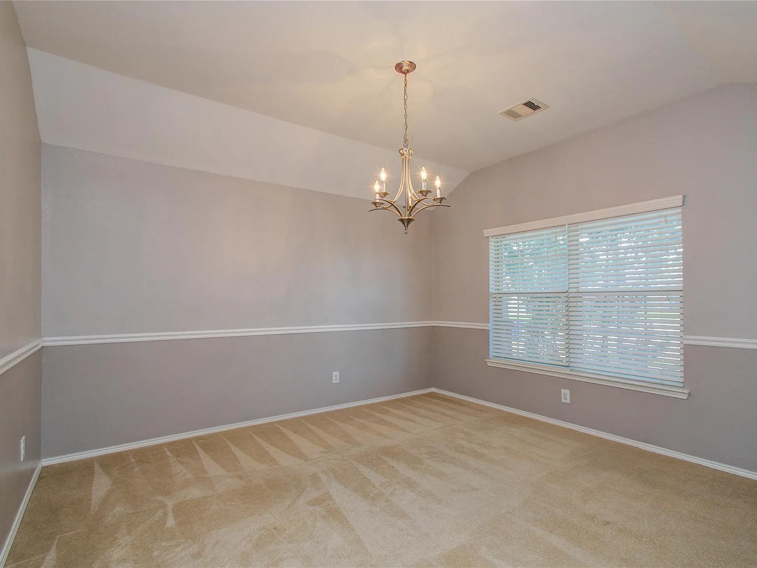 3 bed, 2.0 bath, 1635 sqft, $2,150 — Photo 3