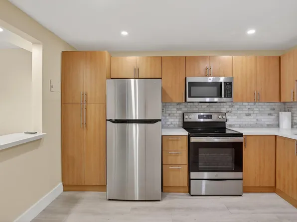 830 S Hollybrook Dr, Hollywood, FL