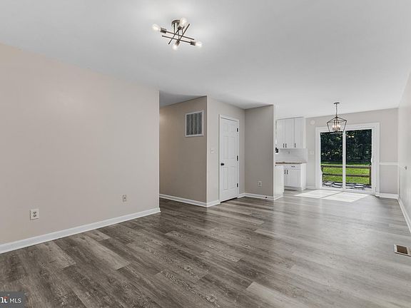 4th image of 12801 Plantation Dr