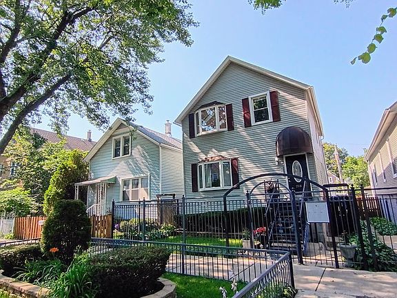 3rd image of 2516 W Lyndale St