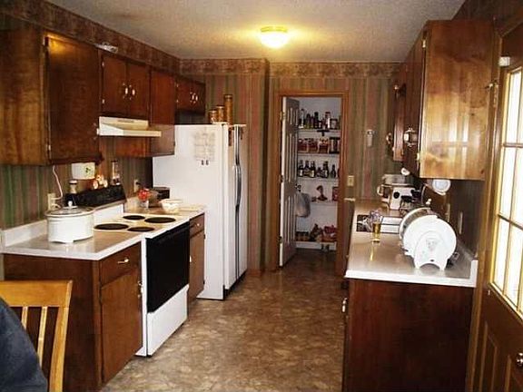 2nd image of 107 Brookhill Ln NE