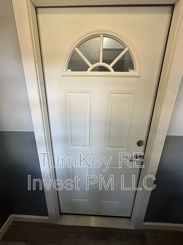 1015 E 150th Pl — Photo 2
