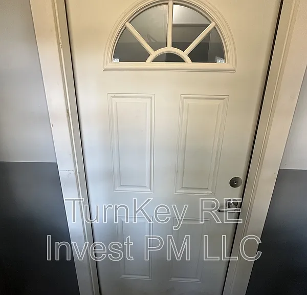 1015 E 150th Pl — Photo 2