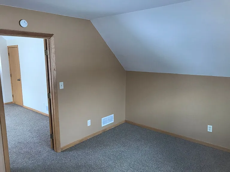 409 Fairview Ave N — Photo 11