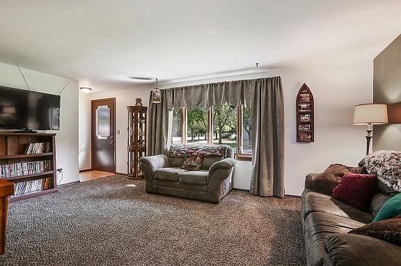 3rd image of 3491 Golf Dr