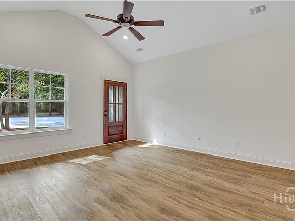 4th image of 733 W Ninth Street