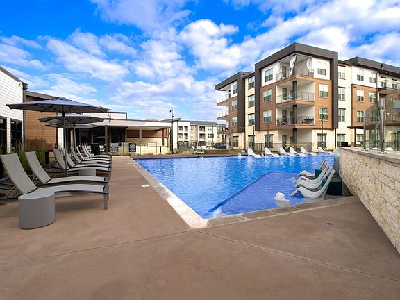 4th image of 902 Town Center Blvd #4217