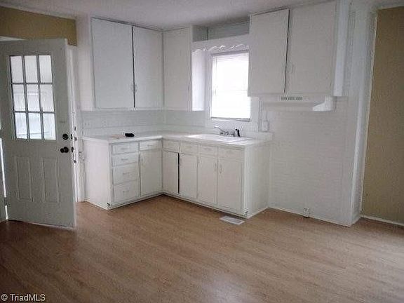 3rd image of 3412 Summit Ave