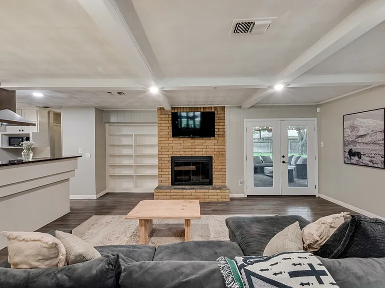 1718 Westminster Dr — Photo 16