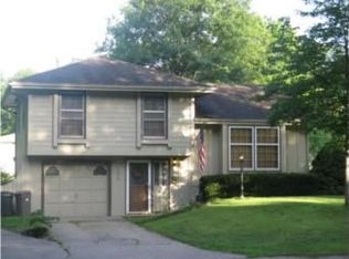 304 NE Corder St, Lees Summit, MO 64063