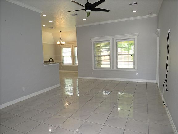 3rd image of 803 Avenue K
