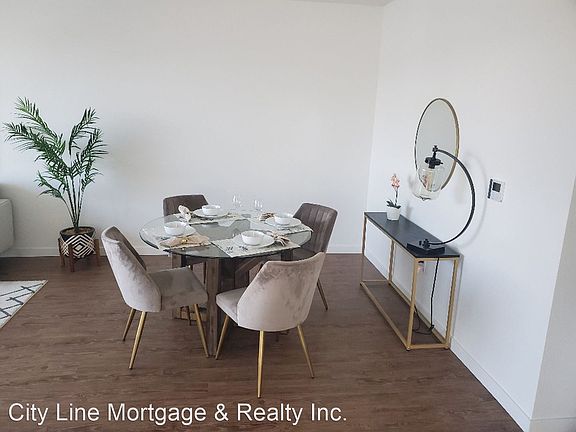 3rd image of 1836 Columbia St #601
