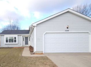 1046 Plum Tree Dr, Crystal Lake, IL 60014
