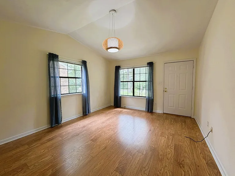 136 Belmont Rd — Photo 6