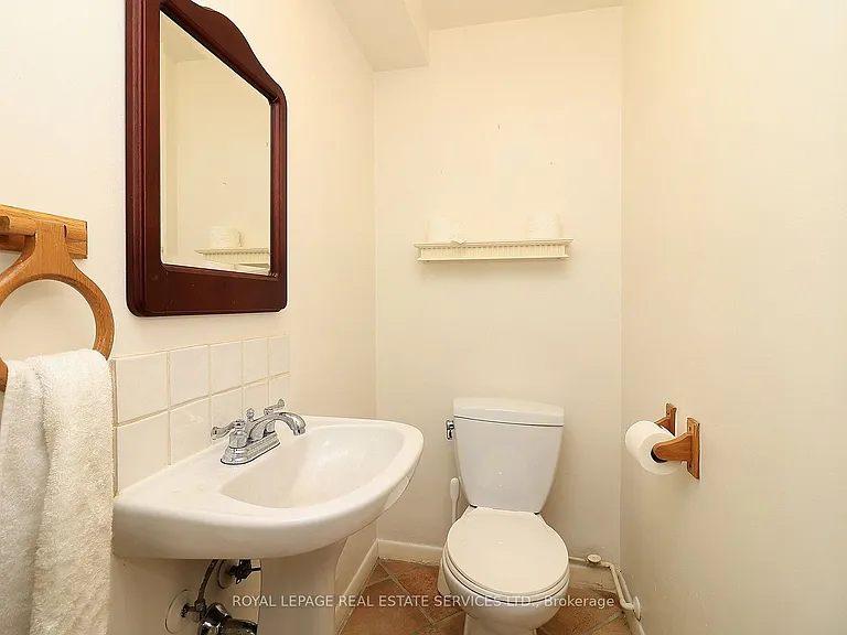 222 Alscot Cres — Photo 32