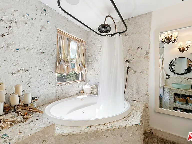 2851 Seabreeze Dr — Photo 35