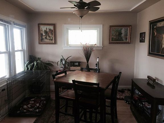 Dinning Room(connected to the living room