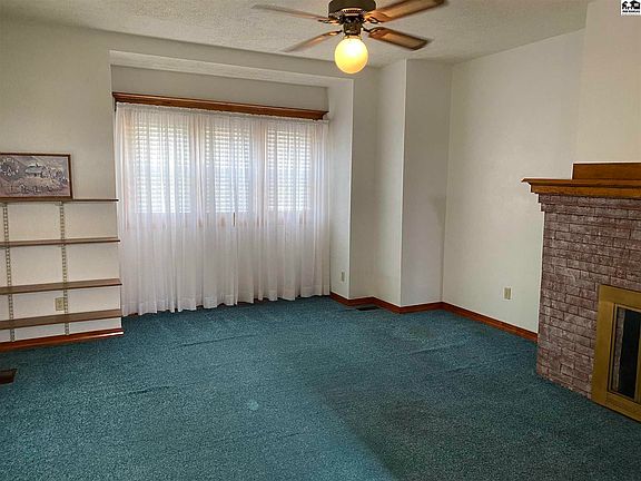 3rd image of 17 E 10th Ave