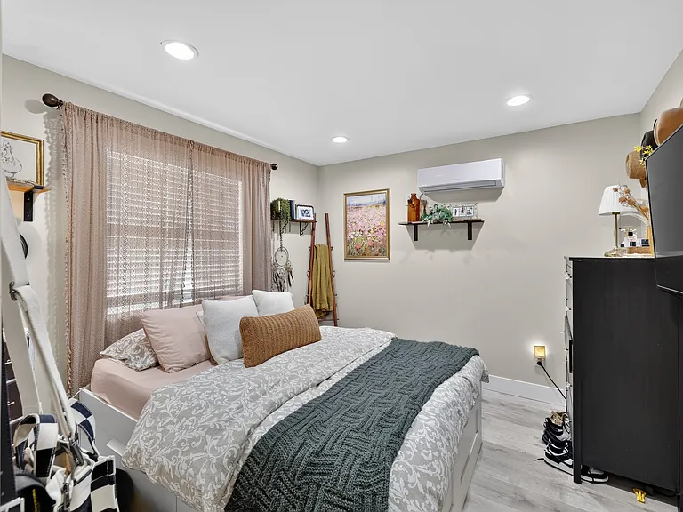 317 E I St #1/2 — Photo 2