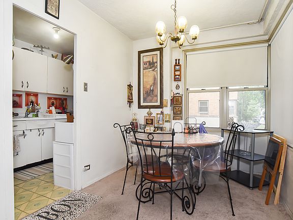 5th image of 2610 W Balmoral Ave APT 203