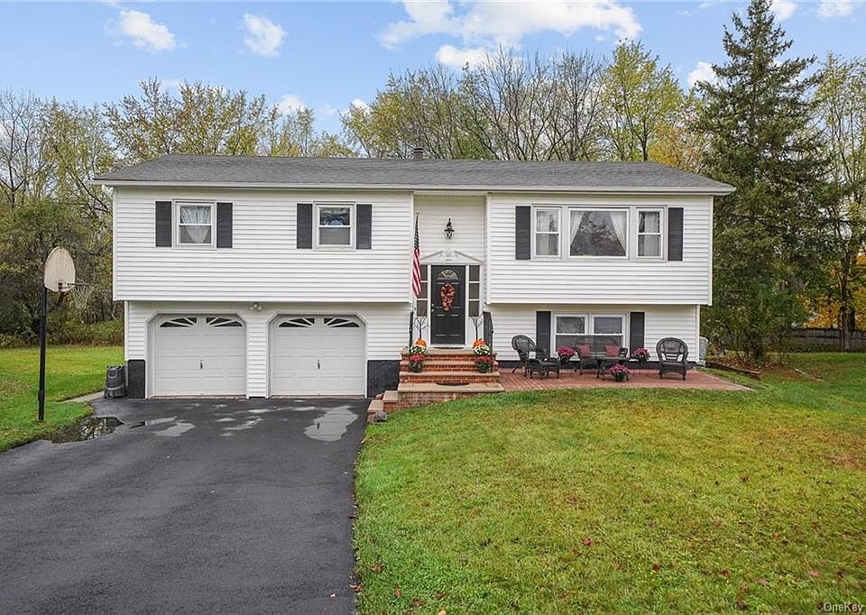 1st image of 20 Moulton Cir