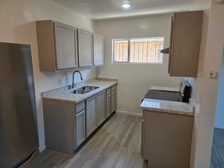 1501 N Oregon St #9 — Photo 6