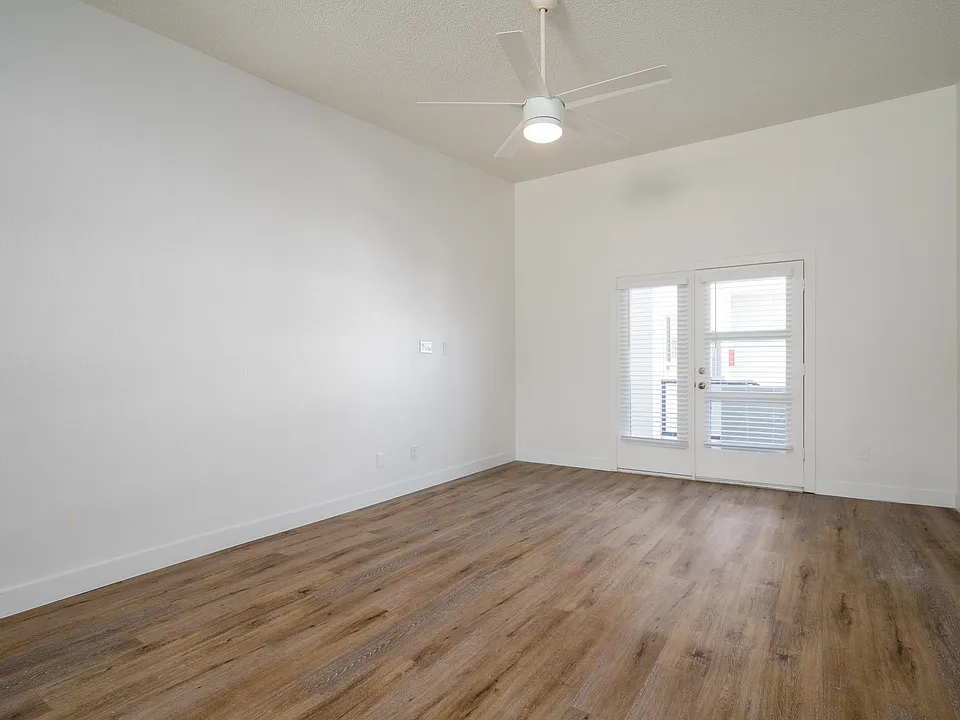 Great 2nd floor location!